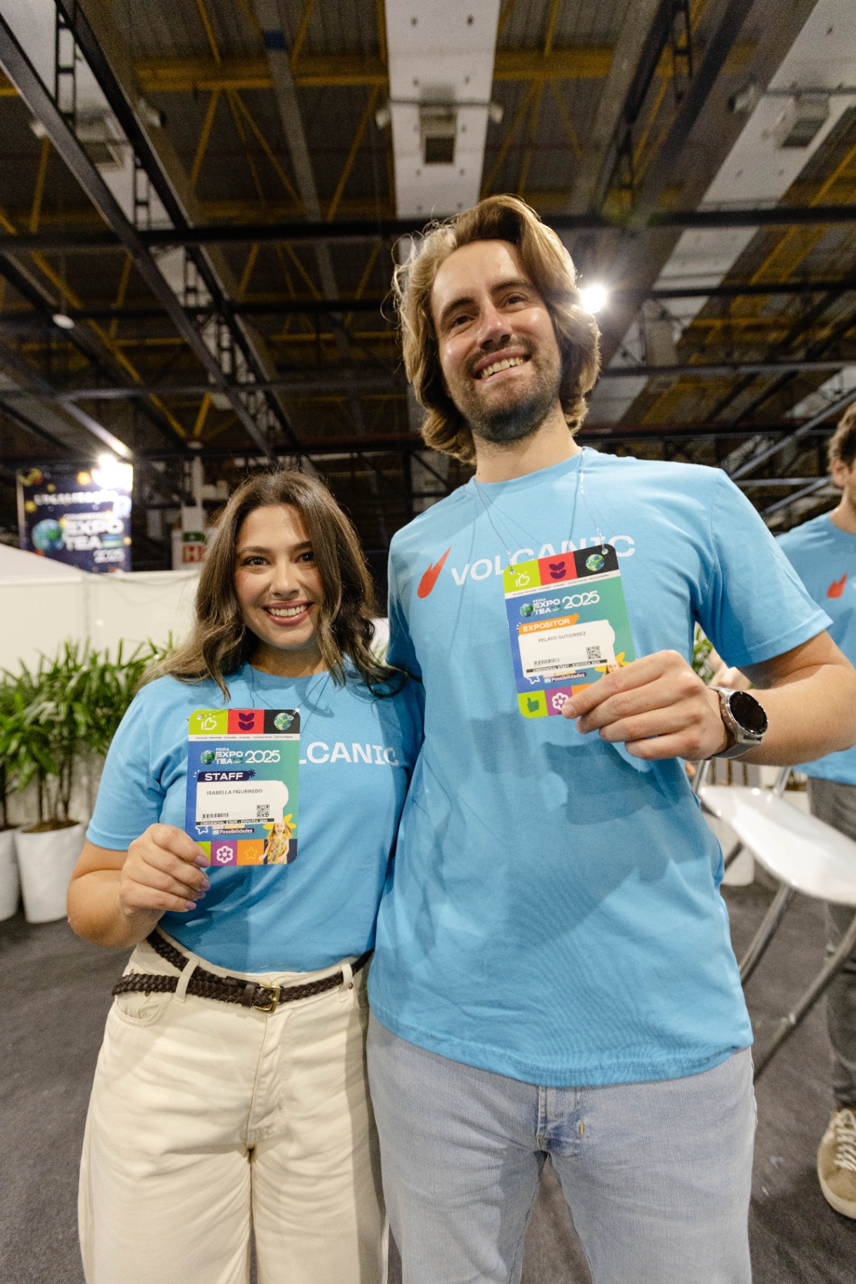 Equipe e expositores da ExpoTEA 2025 com suas credenciais
